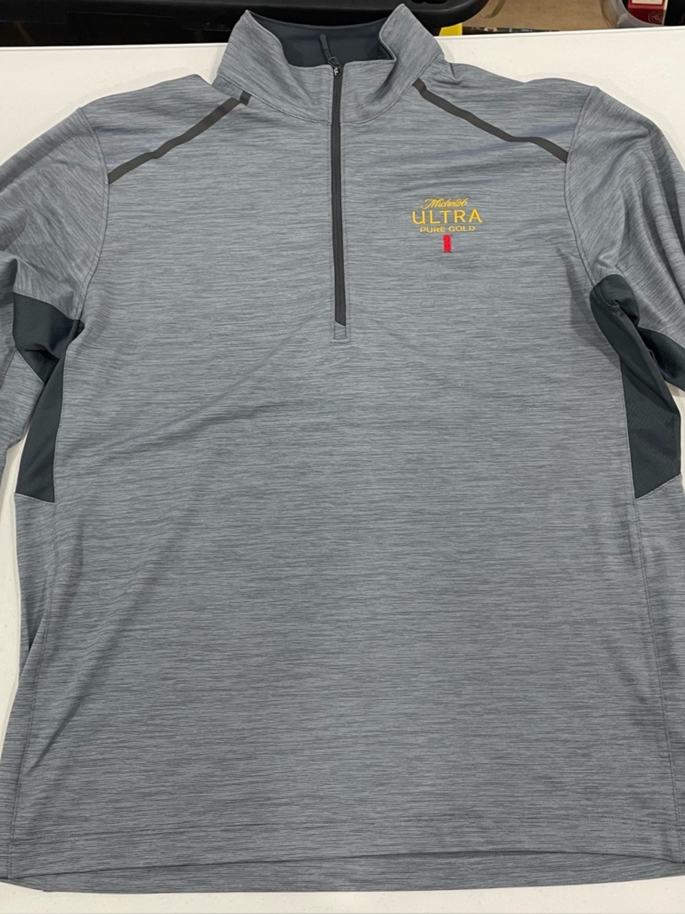 Michelob Ultra Pure Gold quarter zip medium like new